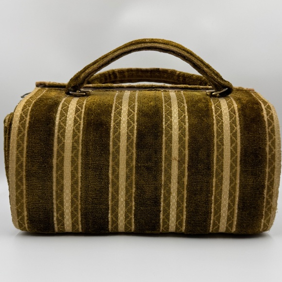 Vintage tapestry barrel handbag with two inside pockets. - Picture 1 of 4